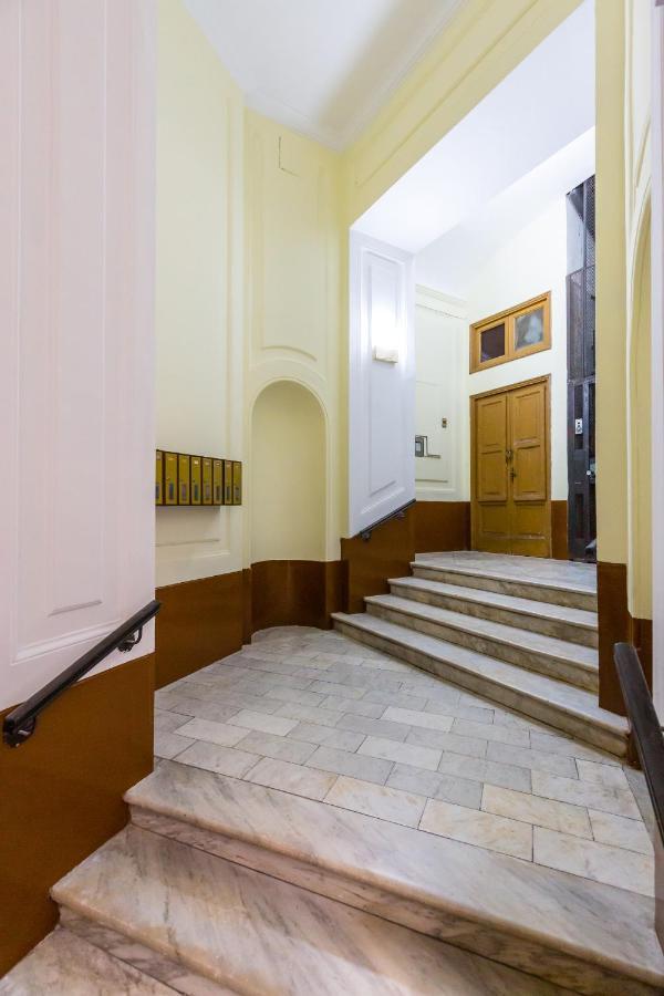 Rettifilo Family Apartment By Wonderful Italy Napoli Esterno foto